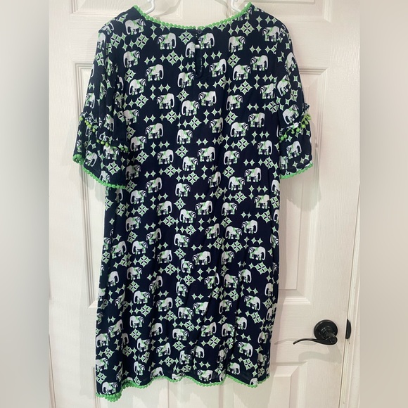 Crown & Ivy M Navy & Green Elephant Print Bell Sleeve Shift Dress Excellent - Picture 2 of 4